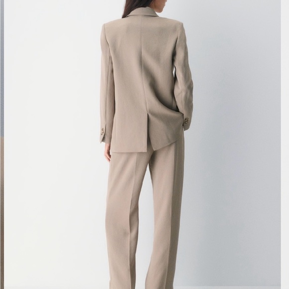 Aritzia Tan Blazer - Picture 3 of 4